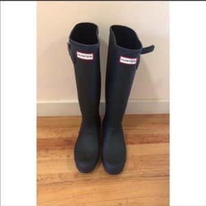 Black hunter boots
